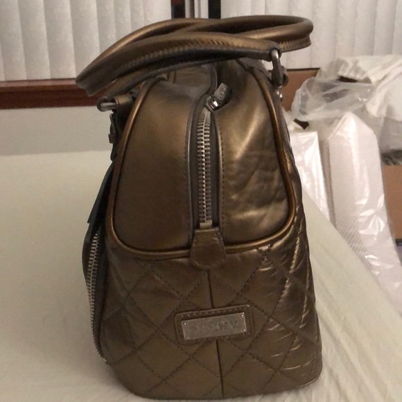 LIMITED EDITION Authentic Chanel Runway handbag - Picture 4 of 8